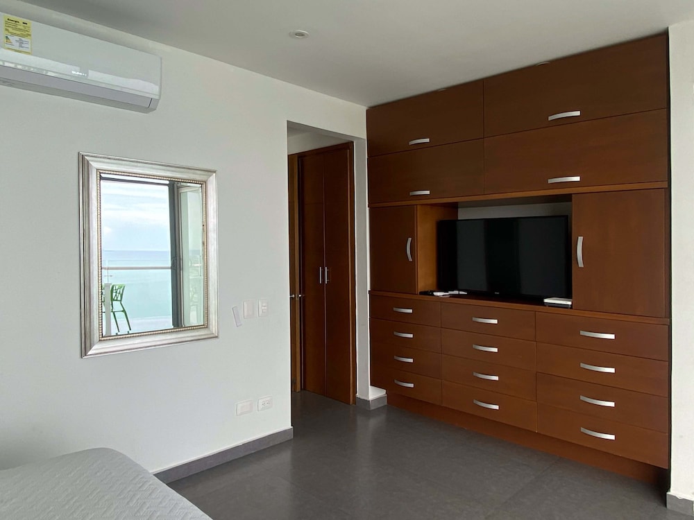w Amazing 3BR w Ocean View in Marbella