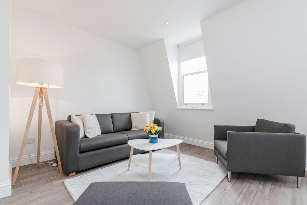 Soho Apartments by BaseToGo