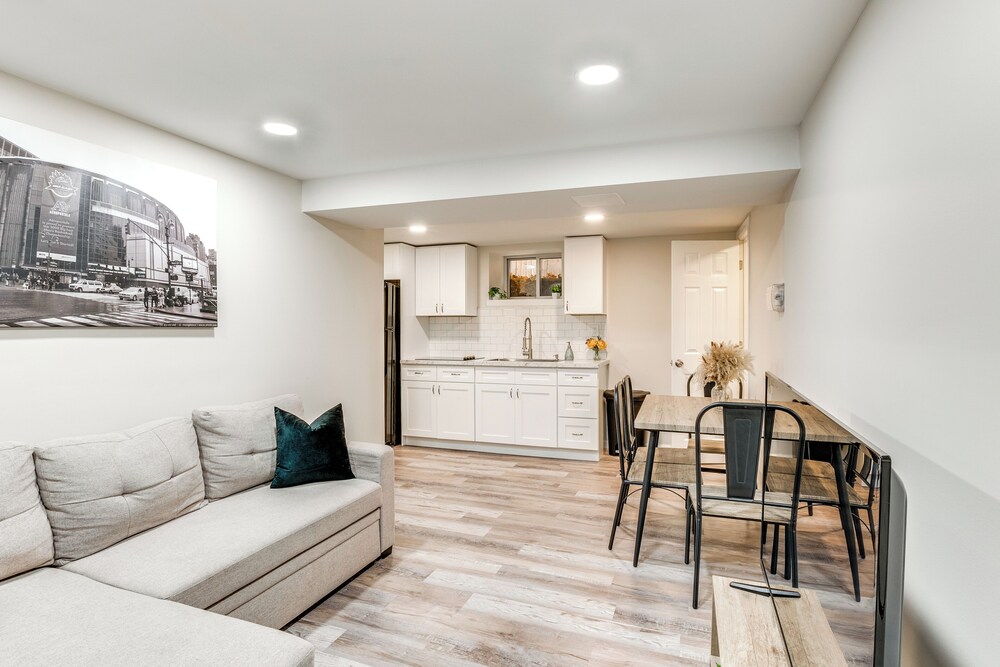 14 Mi to Central Park: Chic Mt Vernon Retreat