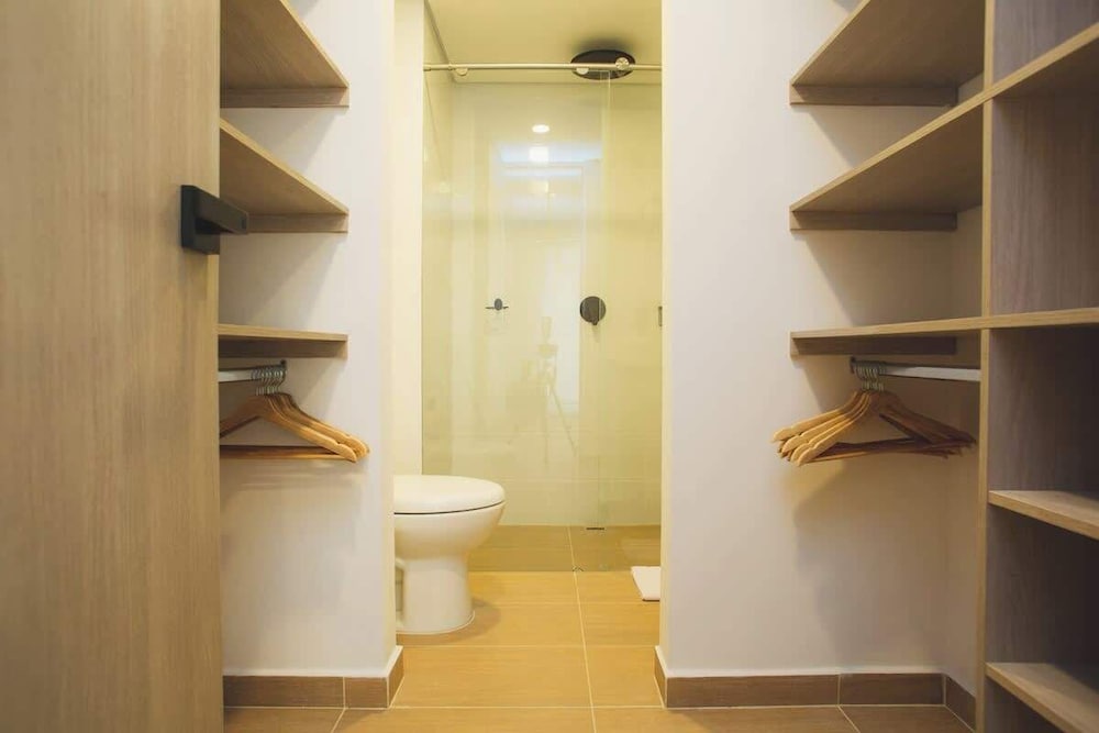 Cozy 3 BR in Laureles in Medellín