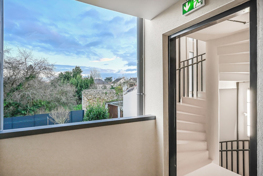 JIJI Suites