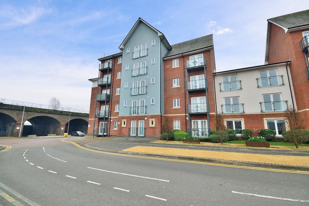 Racecourse Serviced Apartments