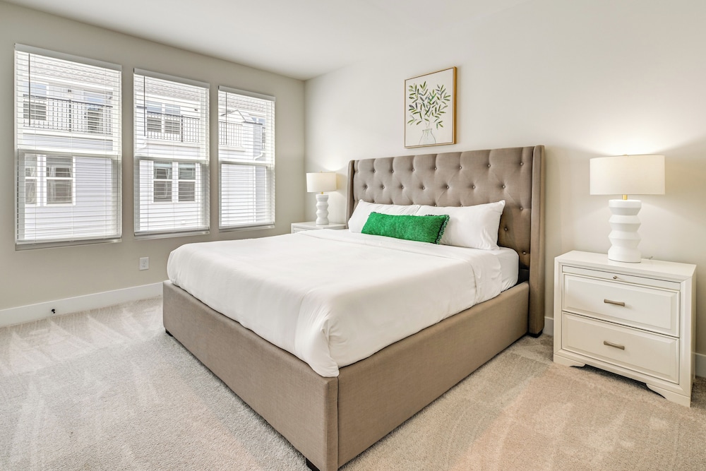 2 Mi to Dtwn Charlotte: Unit w/ Rooftop Deck!
