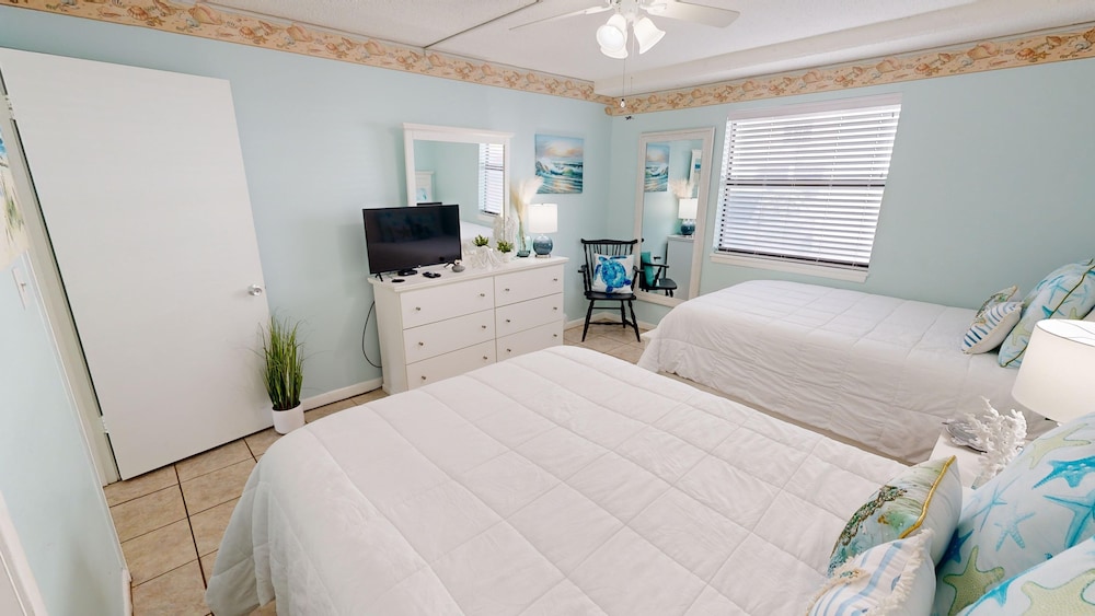 Venus 116 2 Bedroom Condo by RedAwning