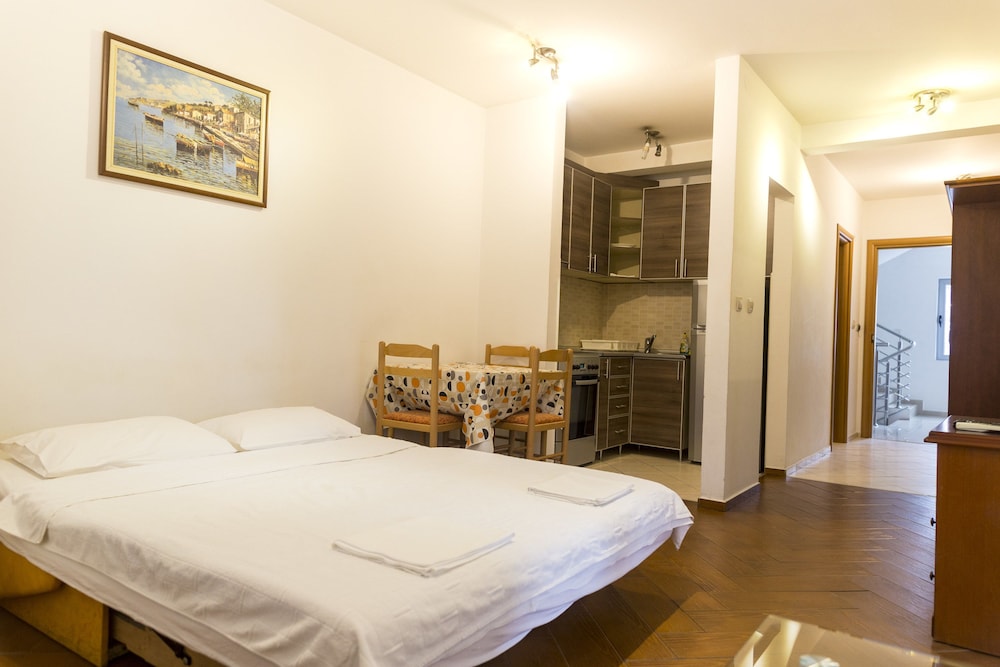 SMS Apartments
