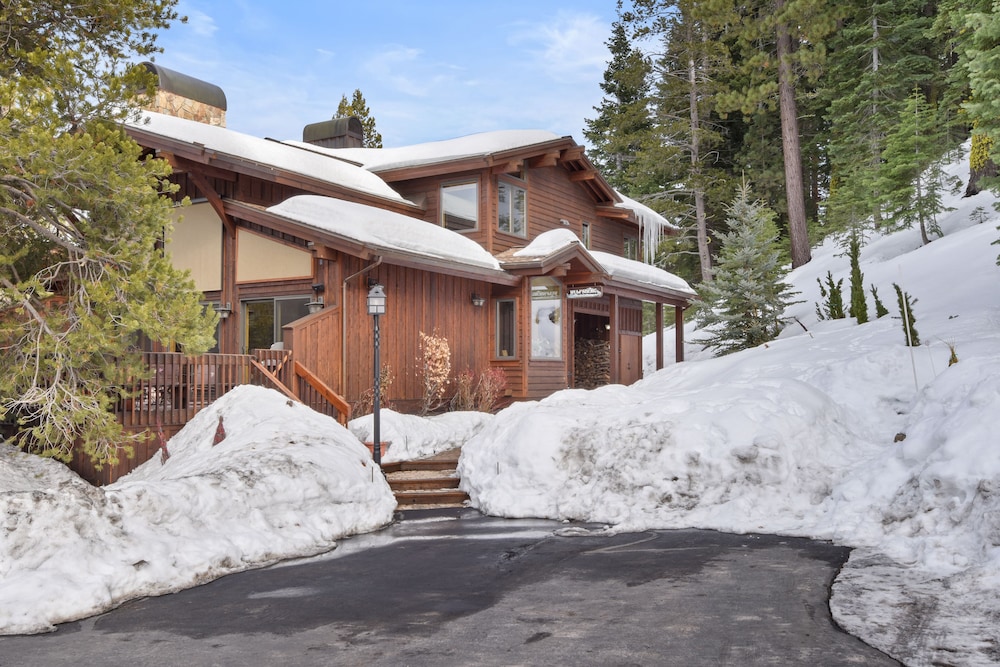 Lake Tahoe Vacations - Wulf's Lodge at Squaw Valley - Property Image 17