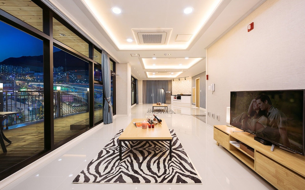 Yeosu Paradise Spa Pension