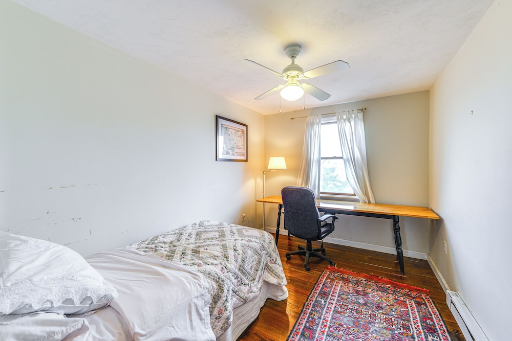 Marshfield Home w/ 4 Decks & Private Beach Access!