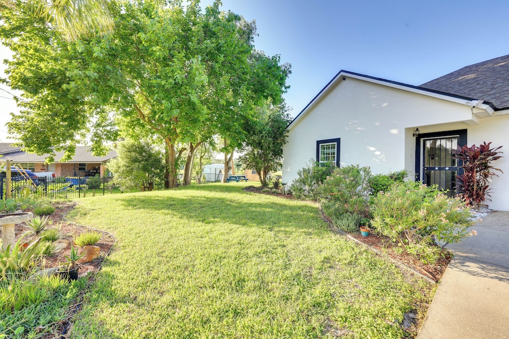 7 Mi to Dtwn Jacksonville: Riverfront Home w/ Deck