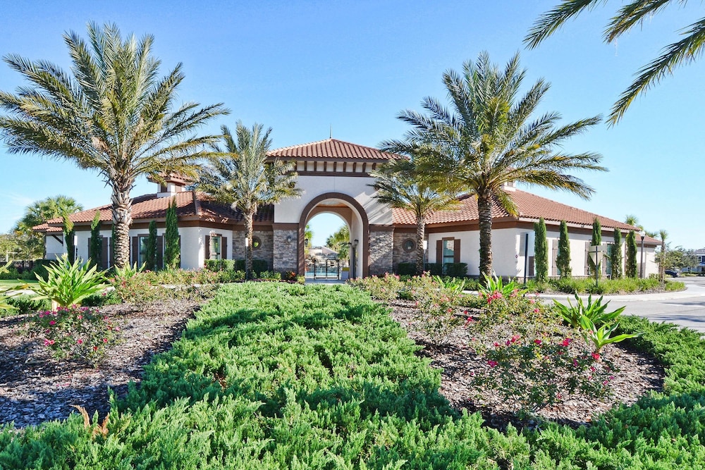 NEW Listing - Spacious Disney Area Pool Home With Amazing Resort Amenities! 6bd/5ba - Image 1