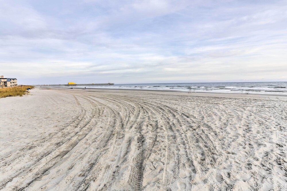 Steps to Shore + Pool Access: Myrtle Beach Condo