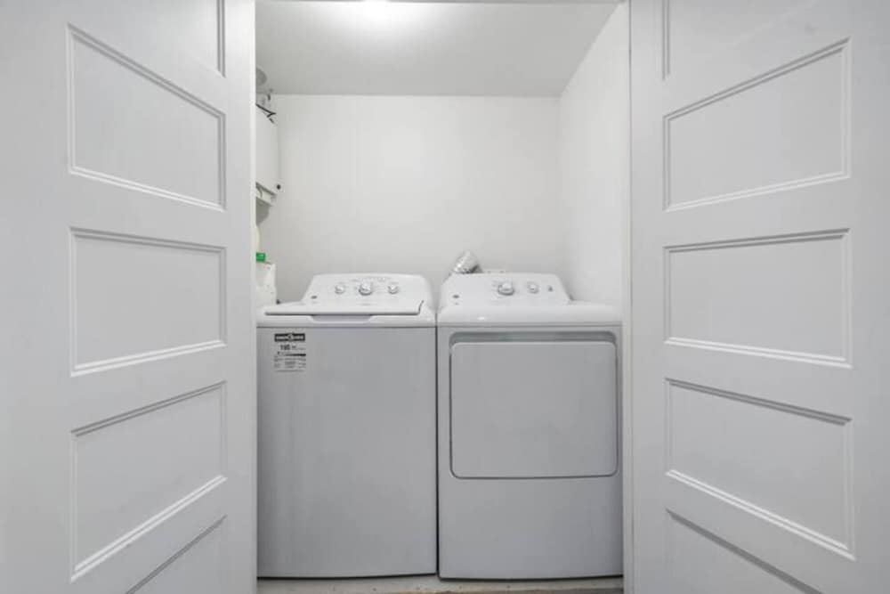 Downtown Metro Frontenac 2 BR new Apartment max 6p - Image 2