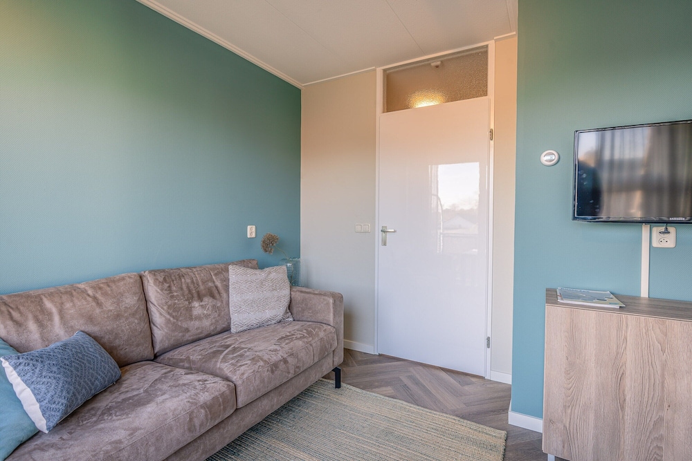 Tasteful 2-person Apartment Near the Center of De Koog
