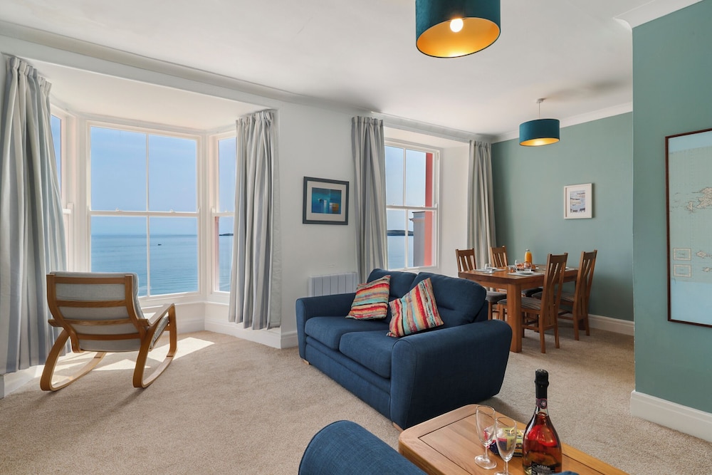 5 Paragon Court - Sea Front Apartment