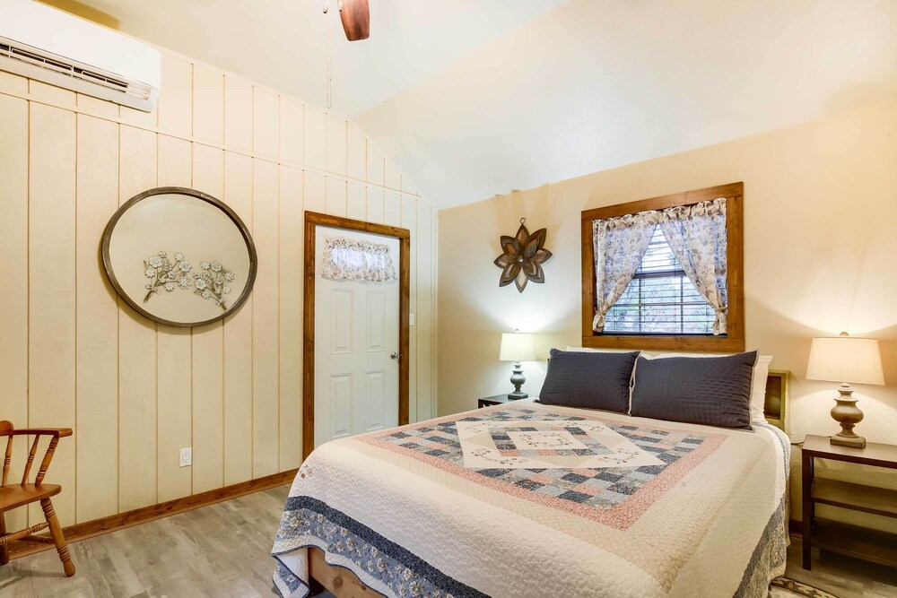 Lakehills Cabin With Fire Pit, Near Medina Lake! view 4