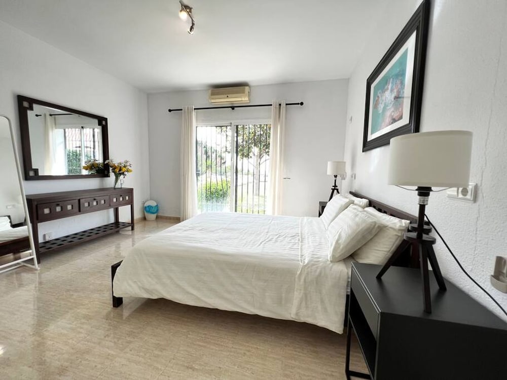 Beautiful Villa With Pool Scenic Views Sleeps 8