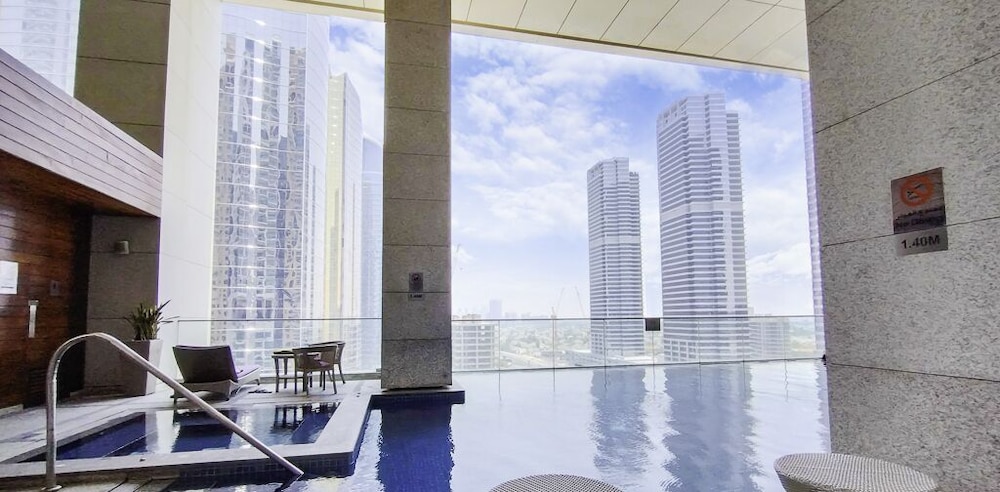 LUX The Bonnington JLT Suite