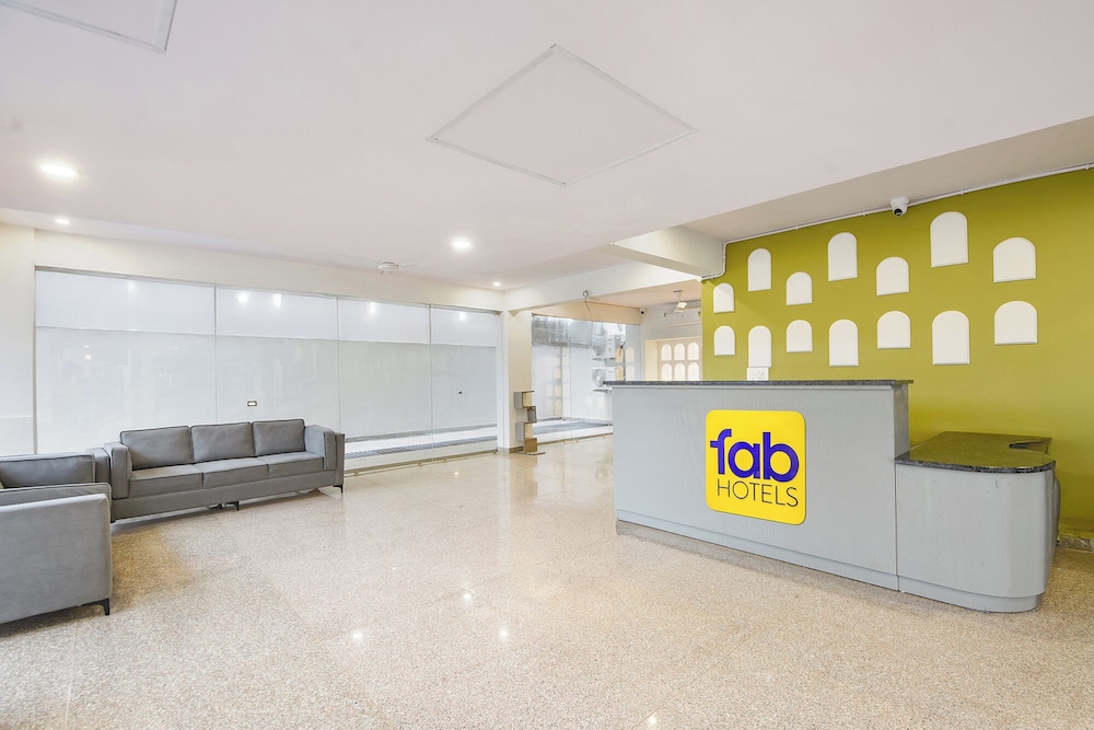 Fabhotel Black Pepper