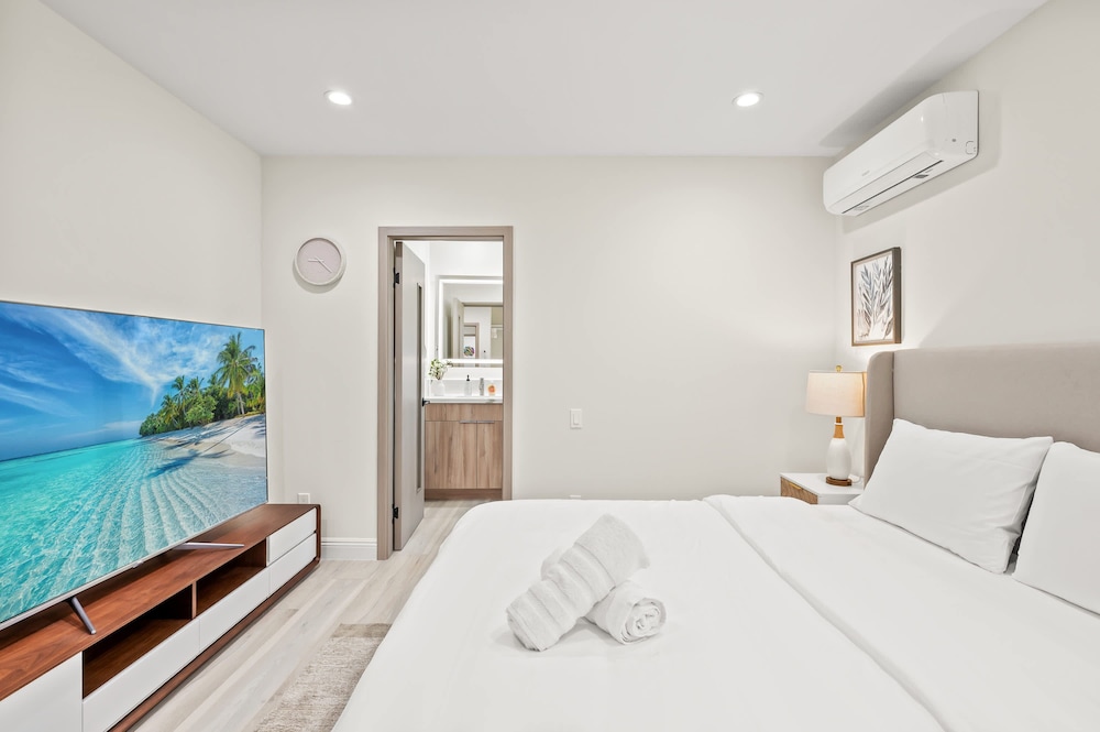 Stylish New Home Bright Modern Fully Stocked