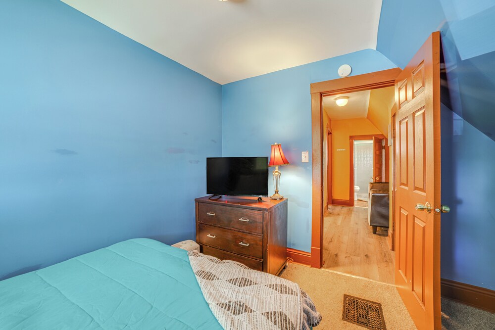 South Chicago Heights Apartment - Pets Welcome! view 4