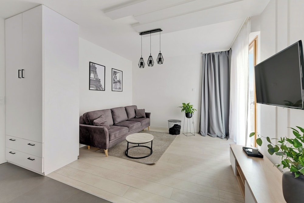 Aura - Riverside & Parking by Downtown Apartments