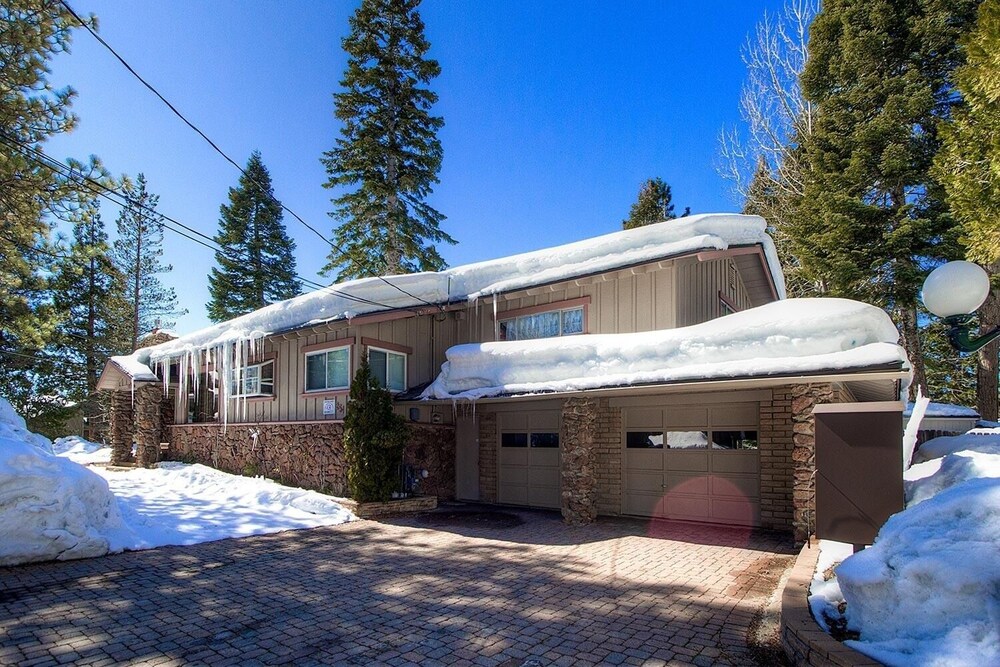 Cheyenne Chalet 4 Bedroom Home by RedAwning - Property Image 5