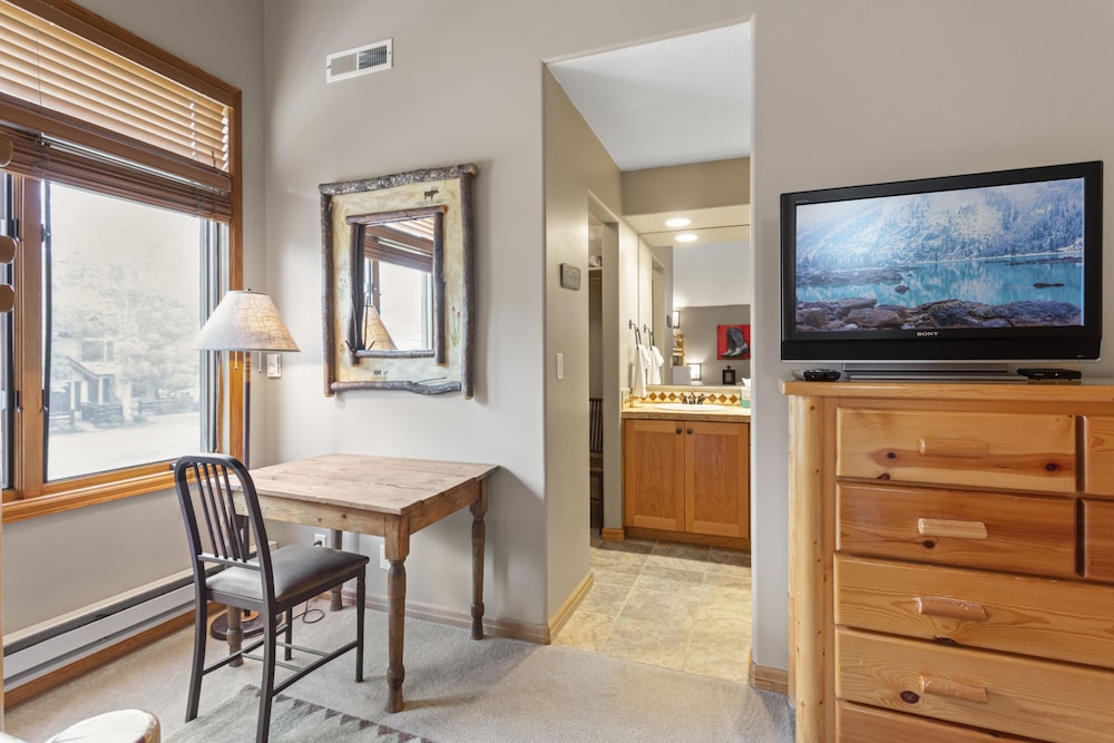 Deer Lake Village at Deer Valley Resort - Three Bedroom Condo with Loft and Hot Tub #2473 3 Condo