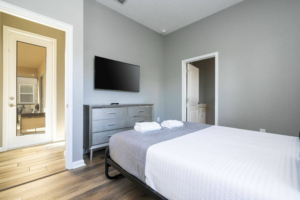 Solterra 12bd 11 5bat Sleeps24 Disney Pool Spa
