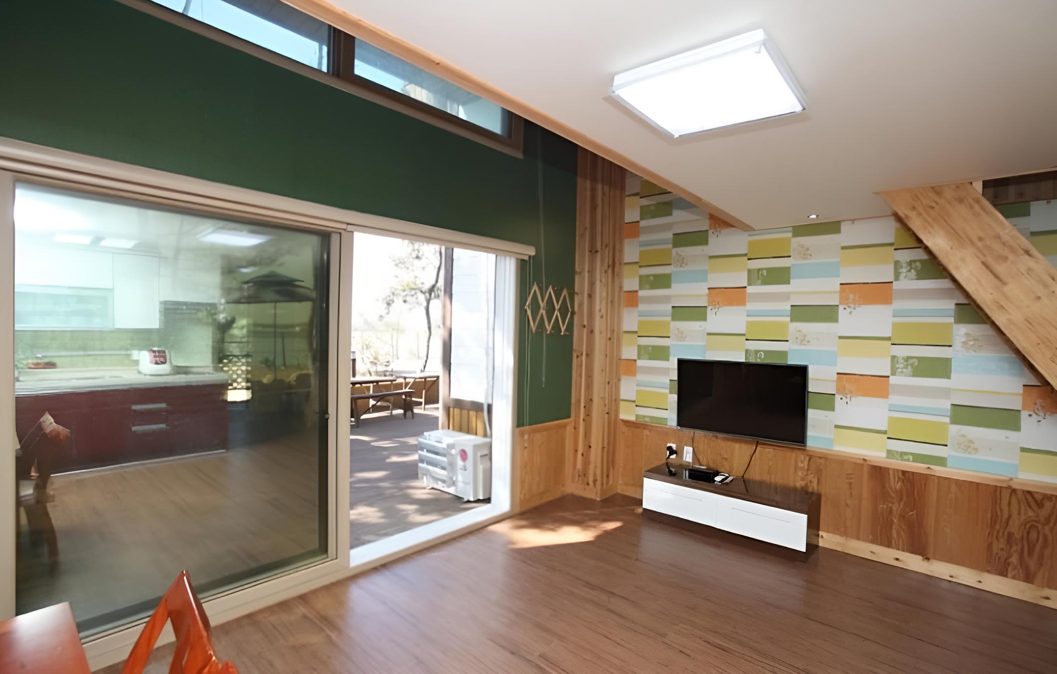 Daebudo Rainbow Pension view 2