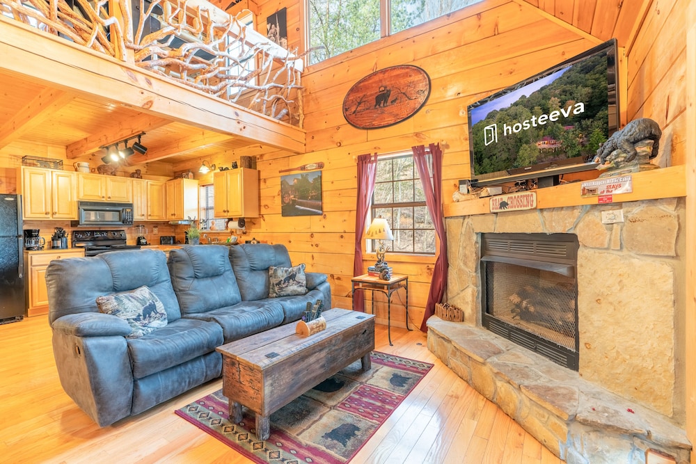 Moonshine Ridge Cabin with Hot Tub and Fire Pit view 2