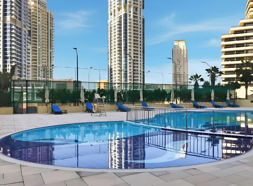 Penthouse Private Pool and Yacht Views