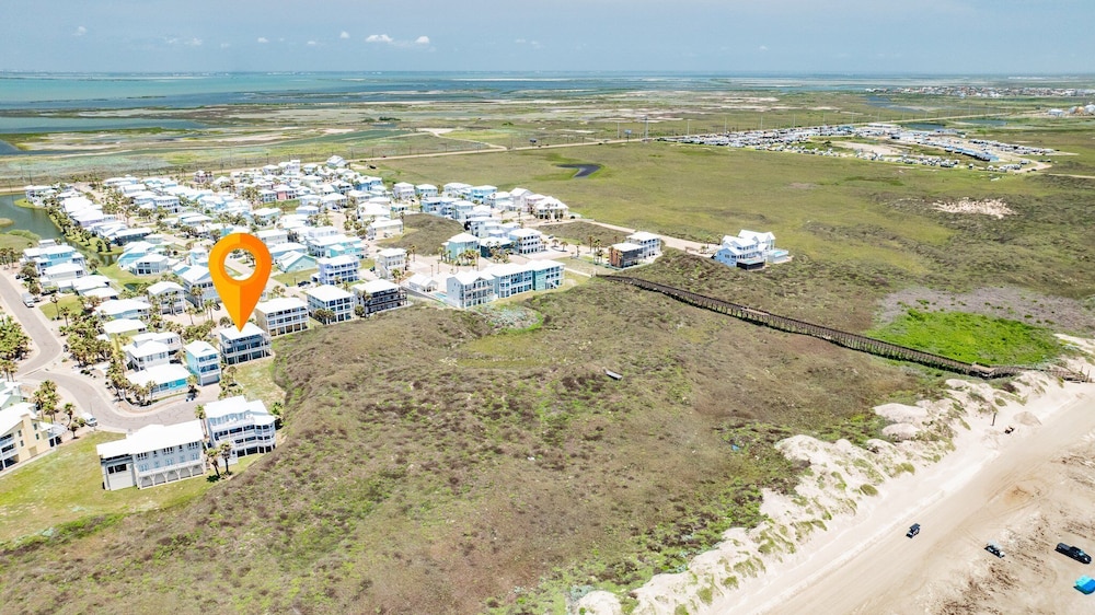 Beach Front Baby Ocean Views, Golf Cart & Pet Friendly!