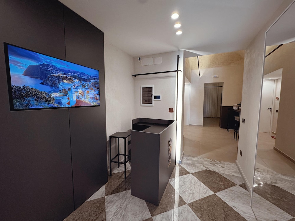 Corona Suite