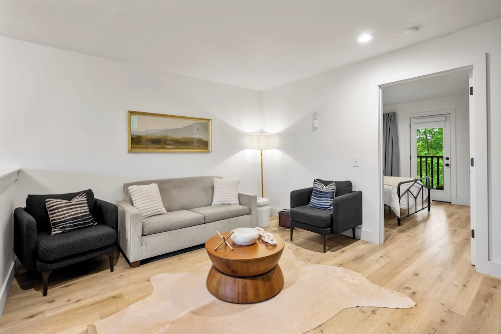 Firefly Mountain Suites Sleeps 36 Indoor Pool, Hot Tub, Game Room, Playground