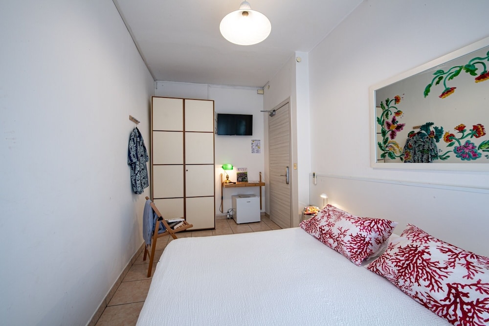 Le Petit Hotel