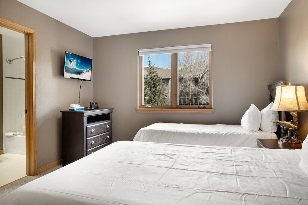 Canyon Run B203 3 Bedroom Condo by RedAwning - Property Image 19
