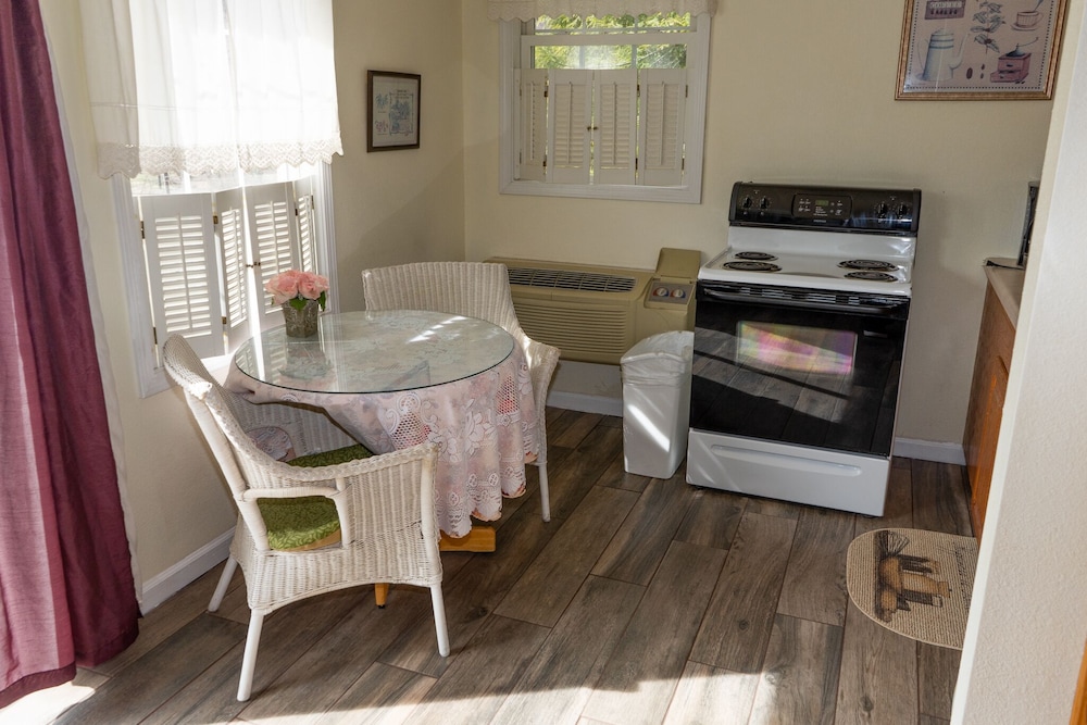 The Chimney Rock Inn & Cottages
