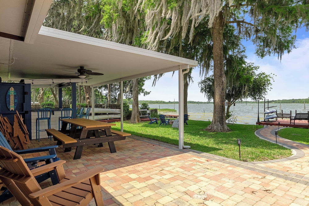 Welcoming Little Blue Lakehouse in Crystal River