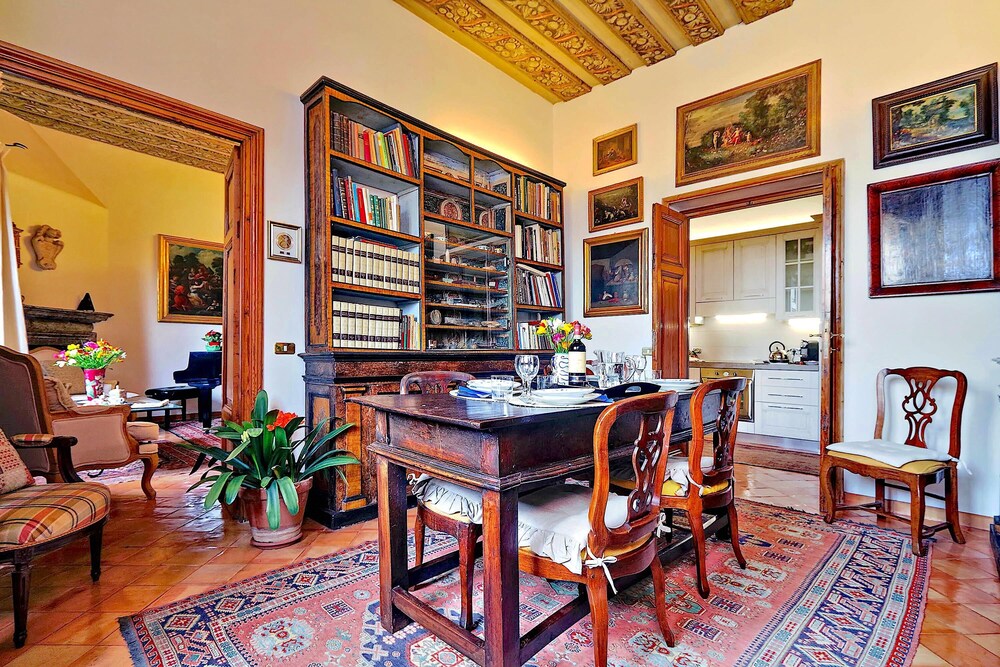 Palazzo Palermo Near the Roman Forum the Perfect Family Oasis in Rome
