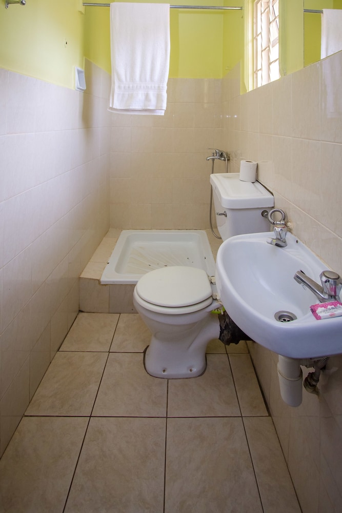 Emirina Travel Hotel