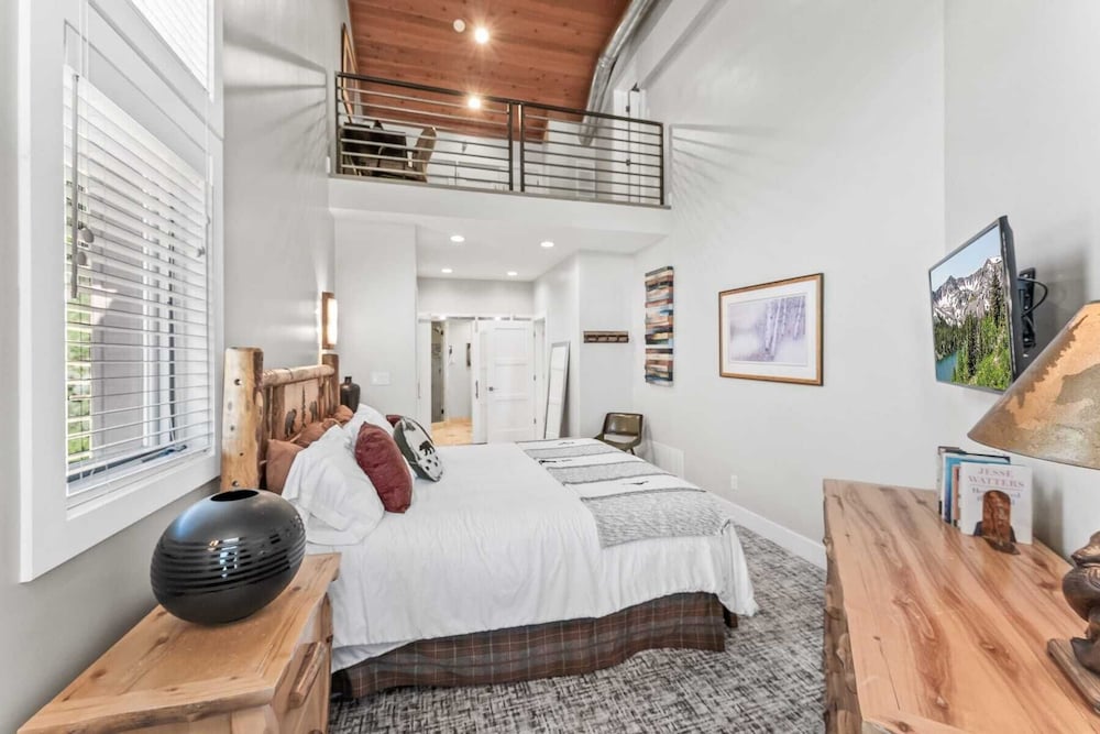 Walk to Slopes Hot Tub + Balcony + Views Mins to Main Street Deer Valley Haven by Avantstay
