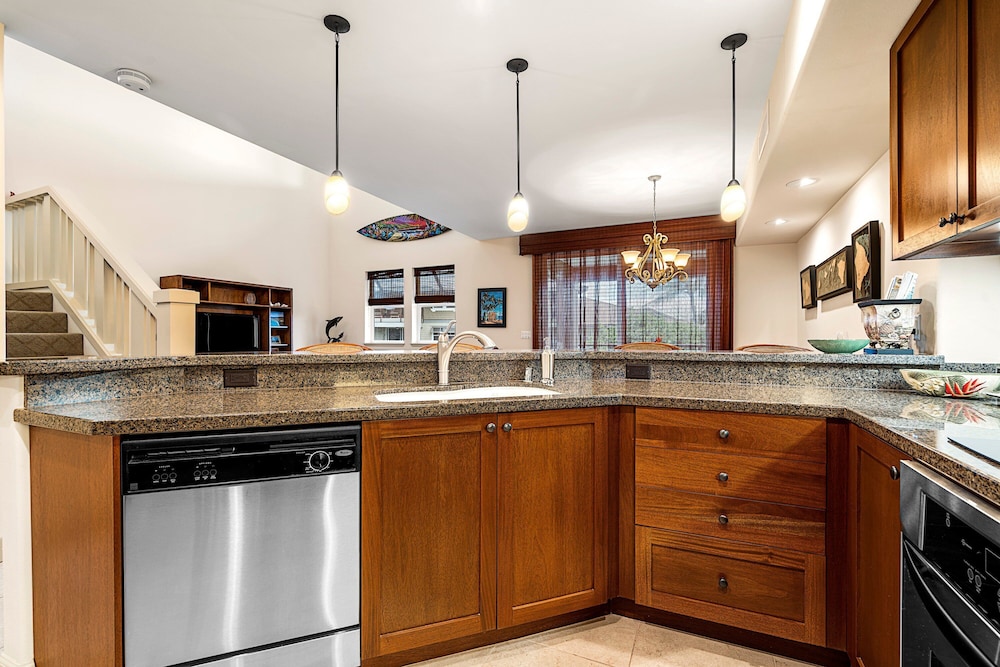3 Bedroom Condo with Lanai, Grill, and Access to Recreational Facilities