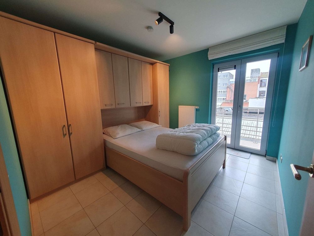 Comfy City Stay Near Sea