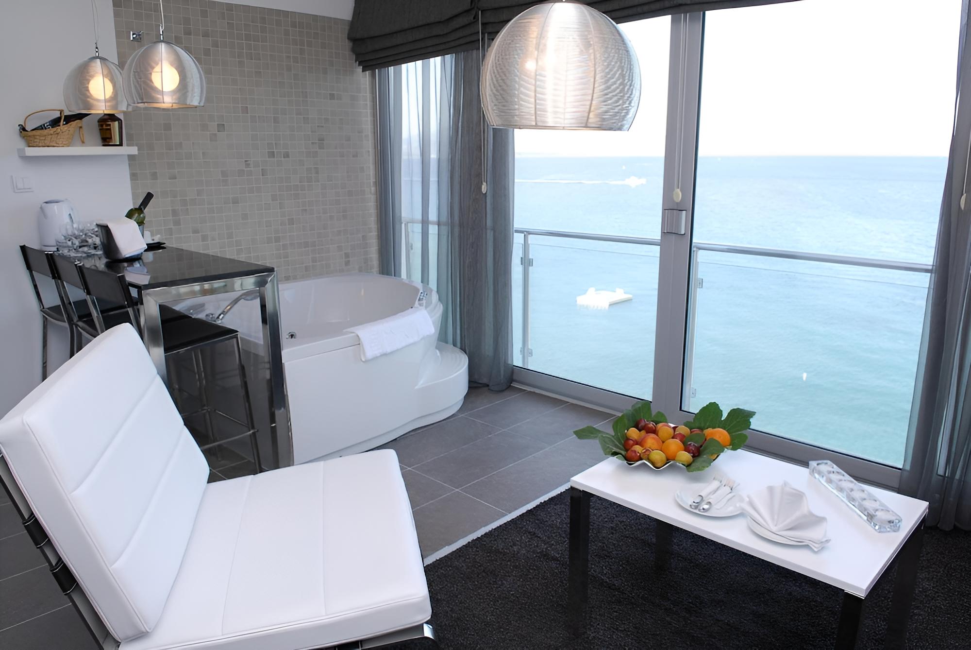 Ladin Hotel