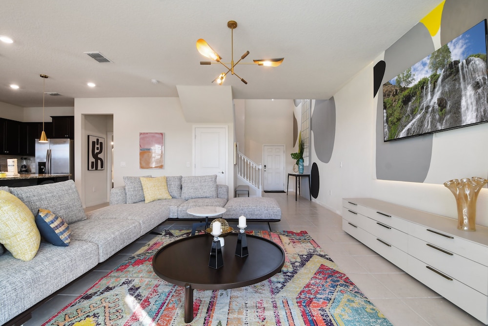 Lux Family Home in Exclusive Windsor Island Resort