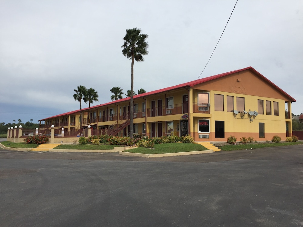 Deluxe Inn Airport