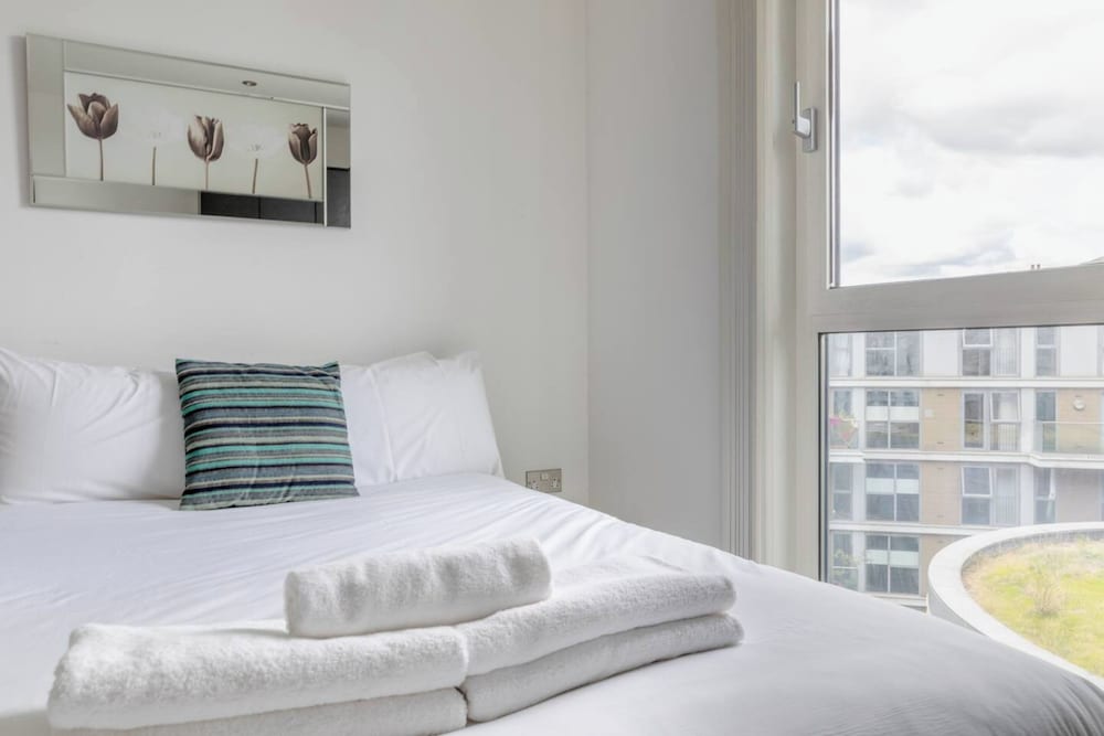 Sleek & Sunny 1BD Flat Near Greenwhich - Deptford!