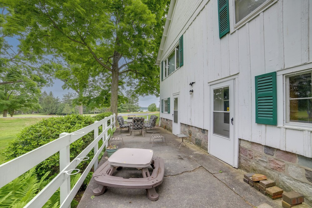Cozy Hillsdale Home 1 Mi to Baw Beese Lake! - Property Image 15
