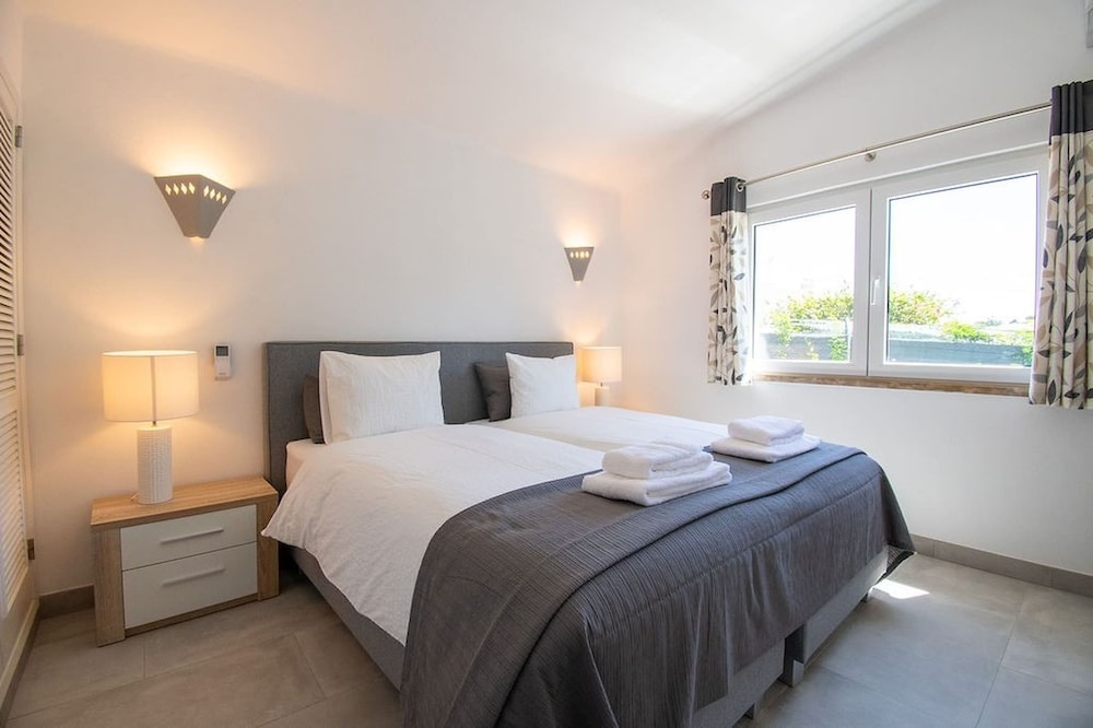 Lavanda Magnificent Five Bedroom Villa in Carvoe