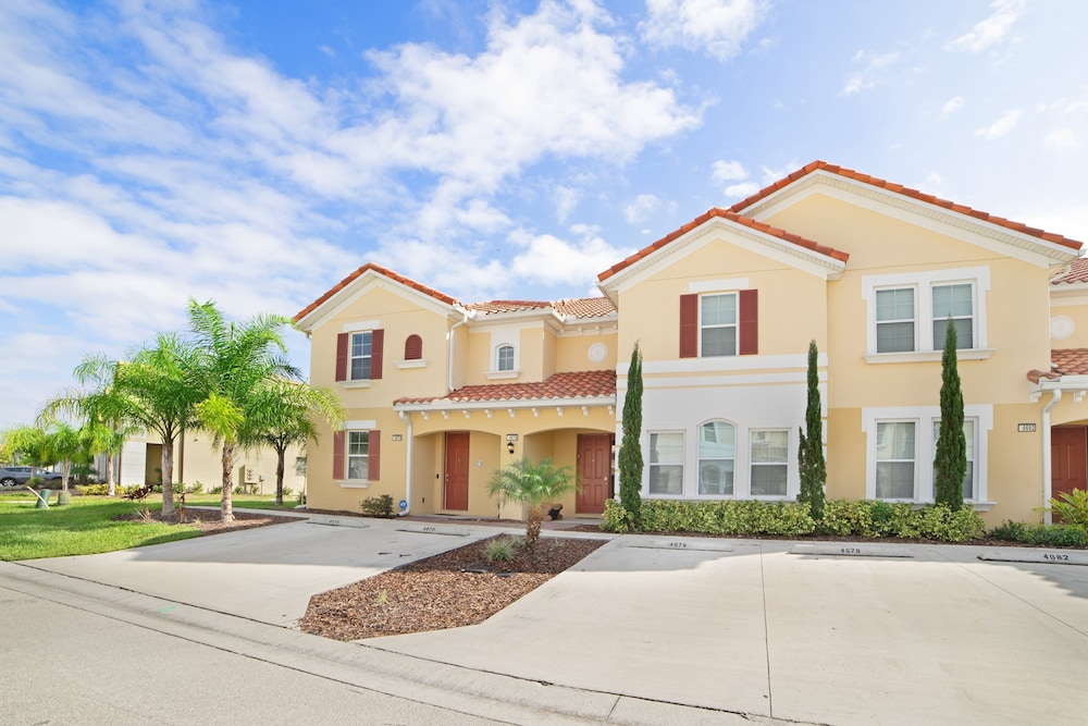 5 Bedroom Solterra Townhome - Image 1